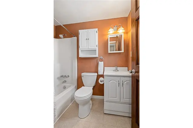 3530 Woodlake Dr gallery image 35