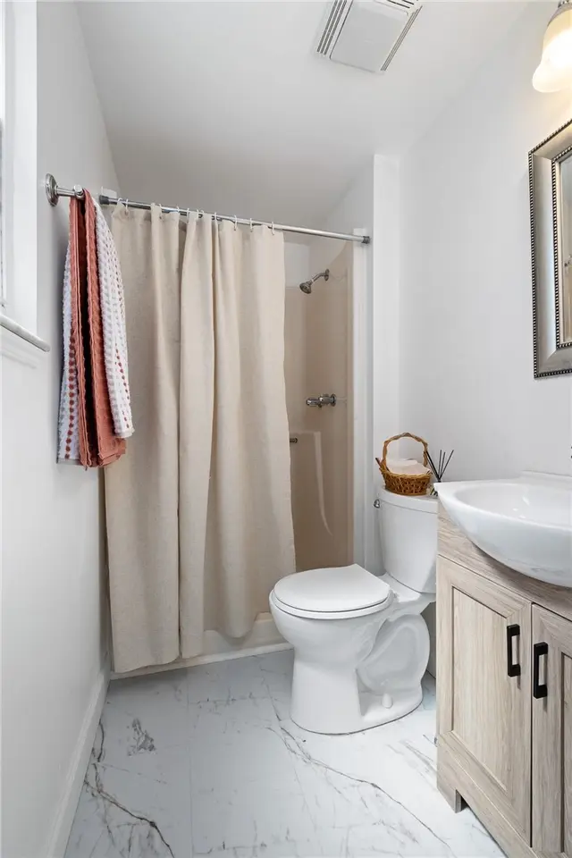 3530 Woodlake Dr gallery image 40