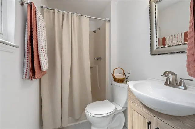 3530 Woodlake Dr gallery image 41