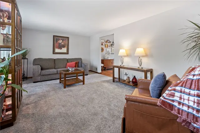 3530 Woodlake Dr gallery image 45