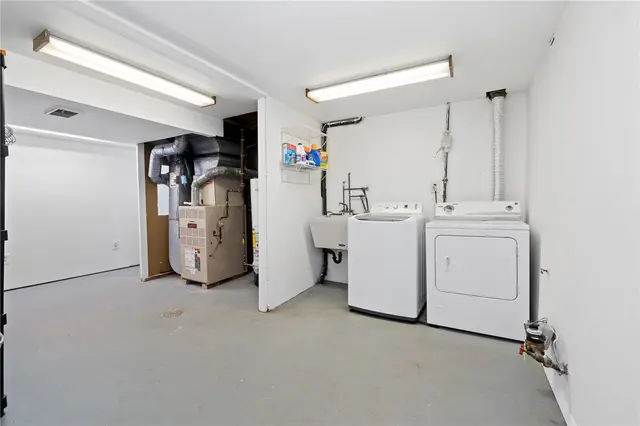 3530 Woodlake Dr gallery image 50