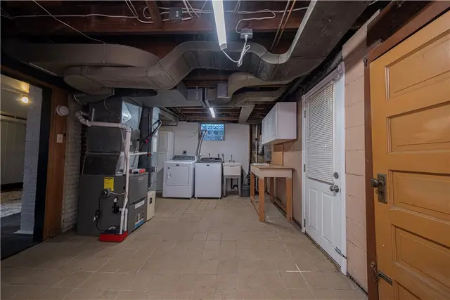 356 Goldsmith Rd gallery image 6