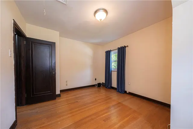 356 Goldsmith Rd gallery image 9