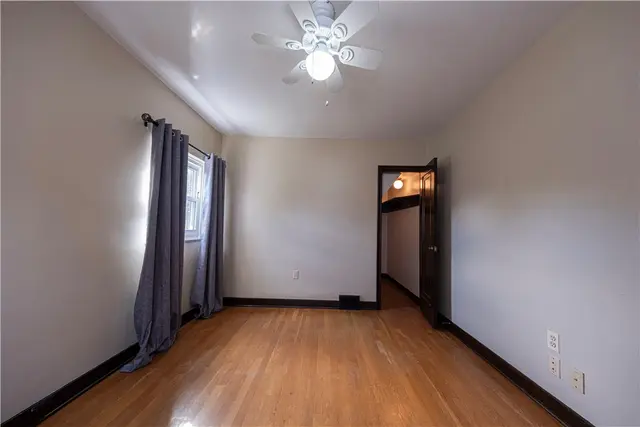 356 Goldsmith Rd gallery image 11