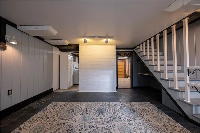 356 Goldsmith Rd gallery image 12