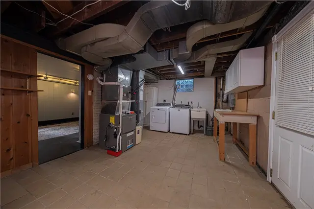 356 Goldsmith Rd gallery image 13