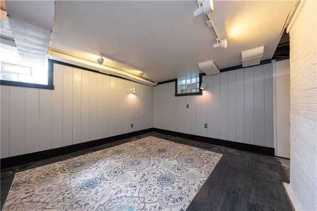 356 Goldsmith Rd gallery image 17