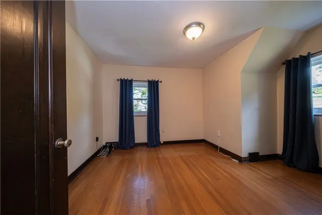 356 Goldsmith Rd gallery image 19