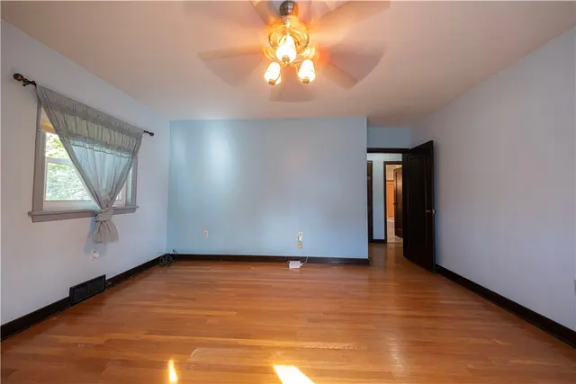 356 Goldsmith Rd gallery image 20