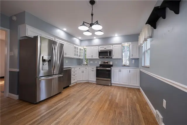 356 Goldsmith Rd gallery image 31