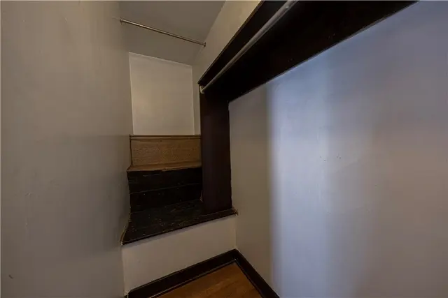 356 Goldsmith Rd gallery image 33