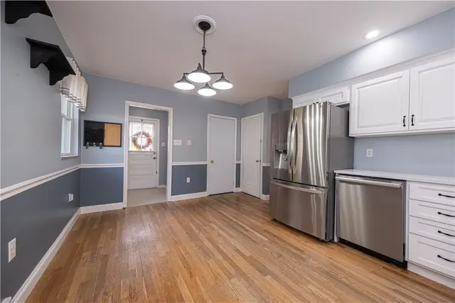 356 Goldsmith Rd gallery image 35