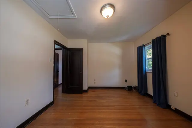 356 Goldsmith Rd gallery image 36
