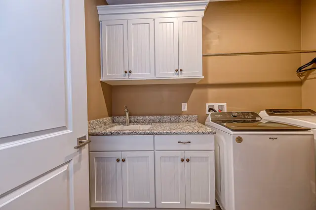 362 Highpointe DRIVE gallery image 29