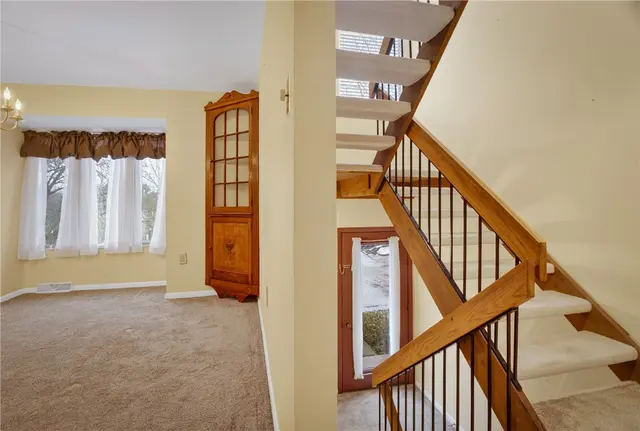 363 Hawthorne Ct gallery image 4