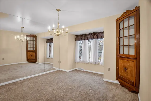 363 Hawthorne Ct gallery image 5