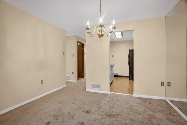 363 Hawthorne Ct gallery image 7