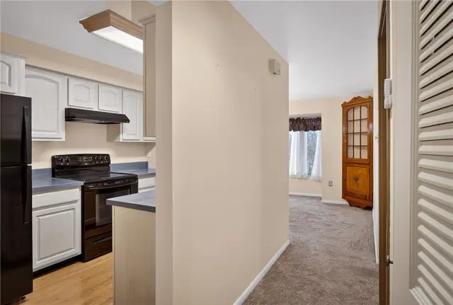 363 Hawthorne Ct gallery image 11
