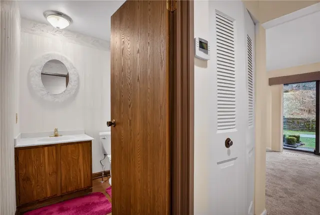 363 Hawthorne Ct gallery image 16