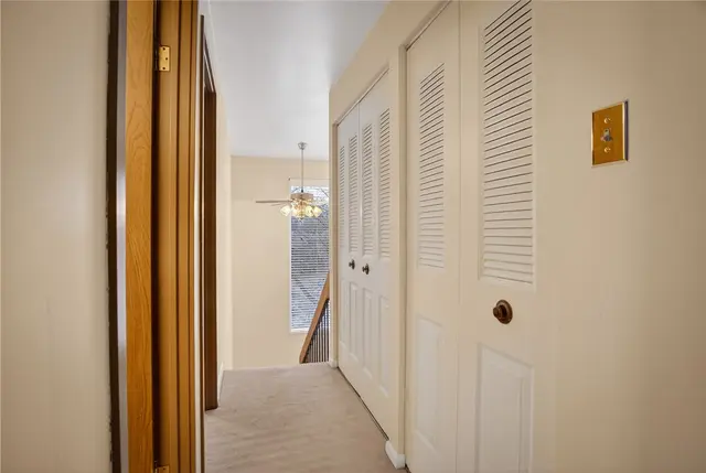 363 Hawthorne Ct gallery image 19