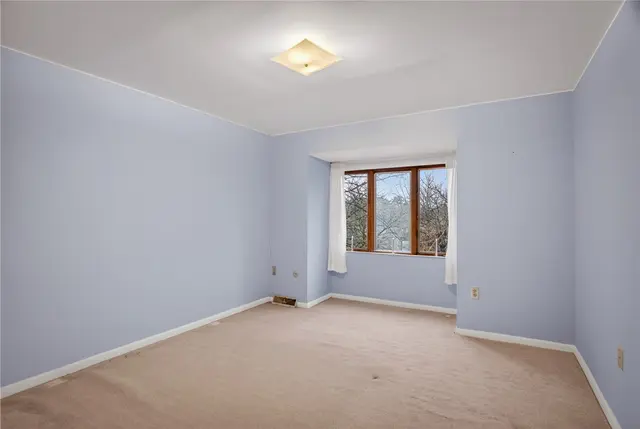 363 Hawthorne Ct gallery image 20