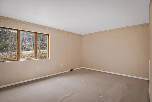 363 Hawthorne Ct gallery image 22