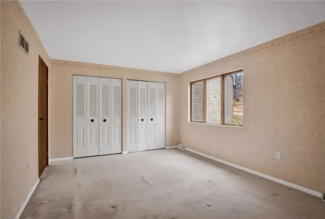 363 Hawthorne Ct gallery image 23