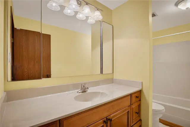 363 Hawthorne Ct gallery image 24