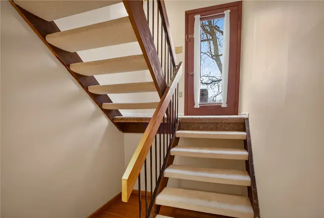 363 Hawthorne Ct gallery image 27