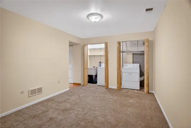 363 Hawthorne Ct gallery image 30