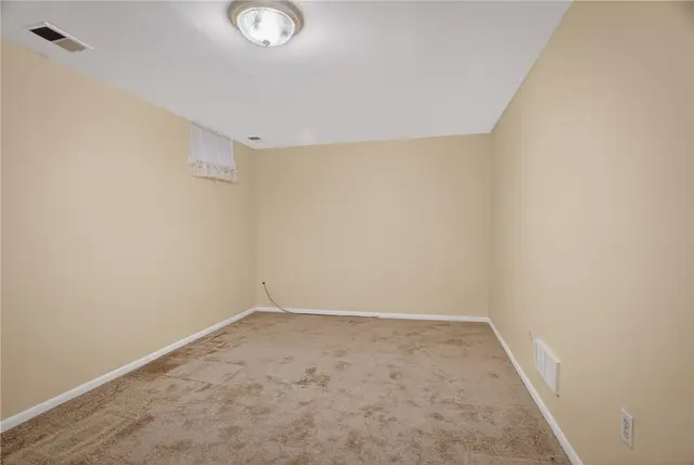 363 Hawthorne Ct gallery image 31
