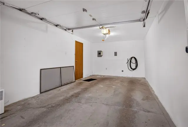 363 Hawthorne Ct gallery image 32