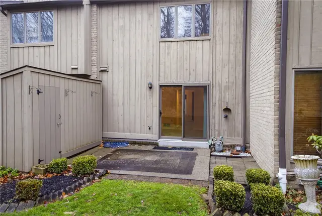 363 Hawthorne Ct gallery image 33