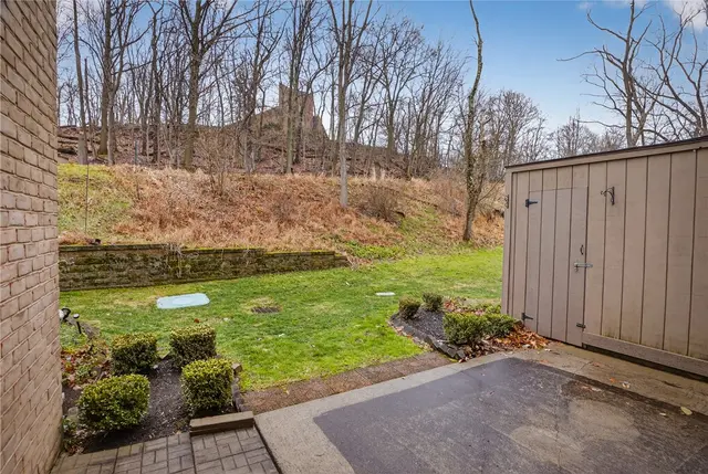 363 Hawthorne Ct gallery image 34