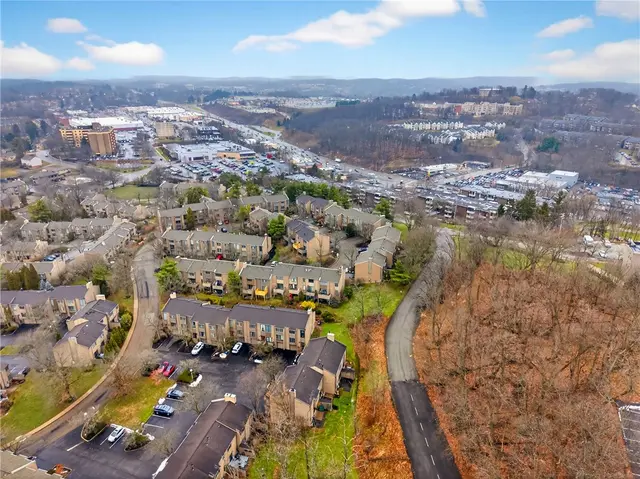 363 Hawthorne Ct gallery image 39