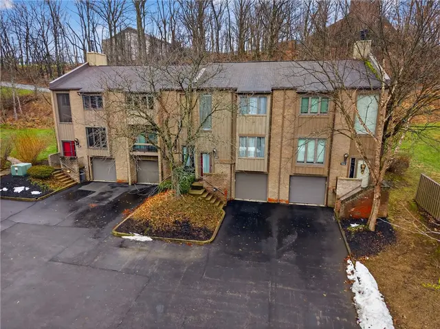 363 Hawthorne Ct gallery image 40