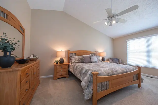 366 Valerie Dr gallery image 9