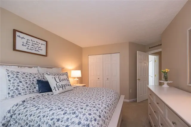 366 Valerie Dr gallery image 11