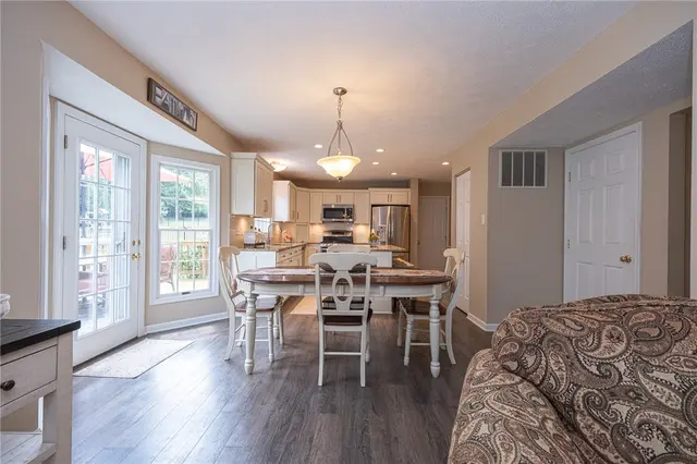 366 Valerie Dr gallery image 15