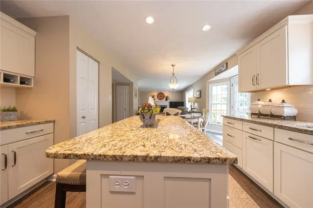 366 Valerie Dr gallery image 34