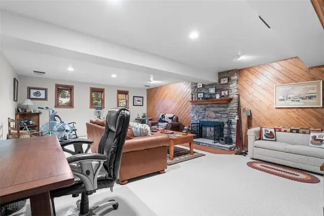 3708 Aurelia Dr gallery image 3