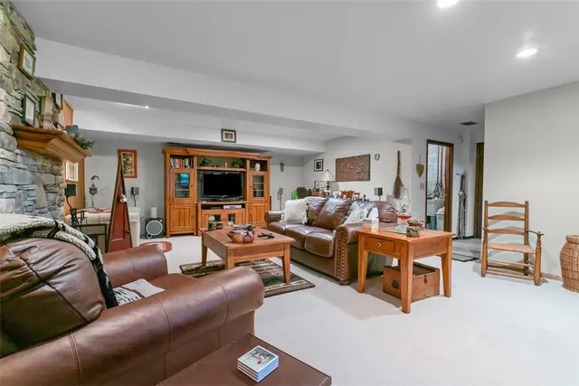 3708 Aurelia Dr gallery image 12
