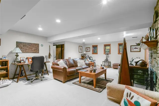 3708 Aurelia Dr gallery image 25