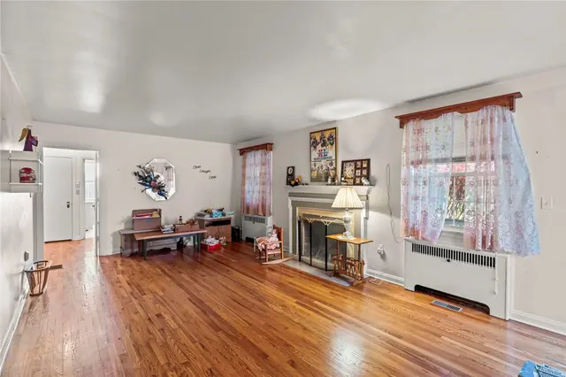 381 English Rd gallery image 18