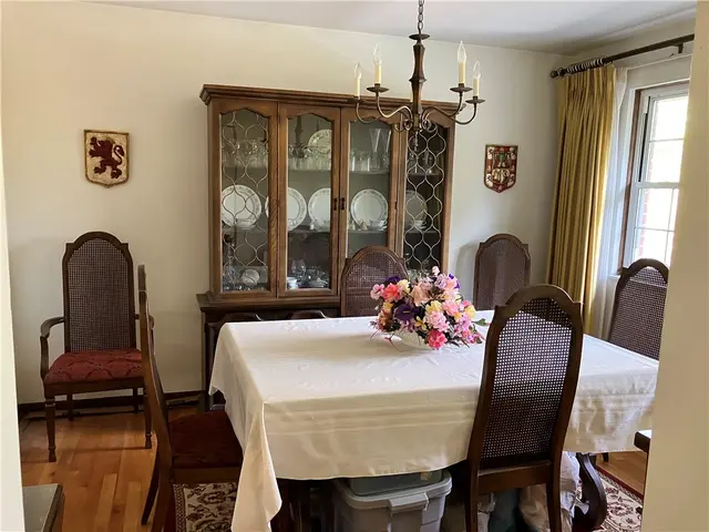 3816 Hilltop Dr gallery image 2