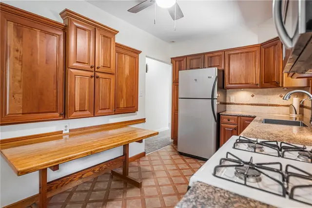 3875 Anderson Rd gallery image 6