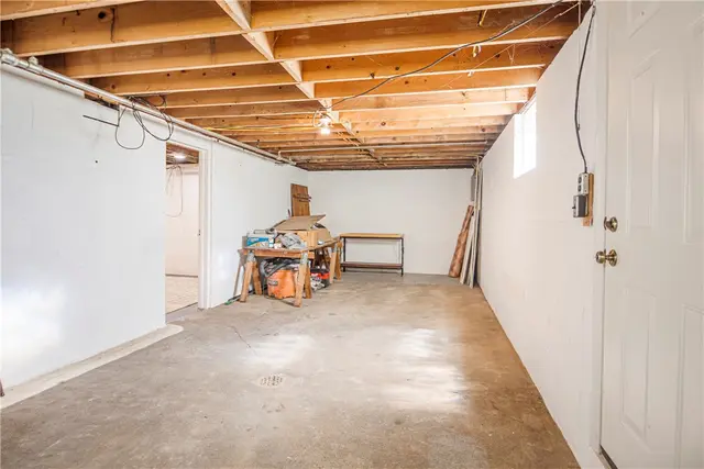 3875 Anderson Rd gallery image 9