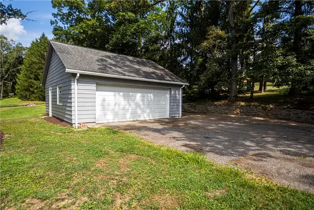 3875 Anderson Rd gallery image 20