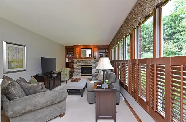 3875 Ashland Ct gallery image 9