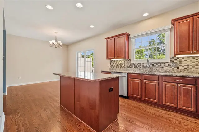 389 Marshall Heights Dr gallery image 3